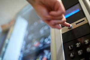 The installed base of connected vending machines worldwide will reach 5.4mn by 2022, says Berg Insight