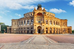 Infineon launches new Development Centre for automotive electronics and artificial intelligence in Dresden
