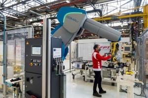 Robots partner with humans at FPT Industrial through COMAU