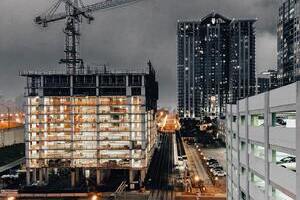Unreliable mobile coverage poses serious operational and safety concerns in smart construction and Industry 4.0