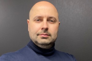 How can IoT manufacturers benefit from adopting Rust?